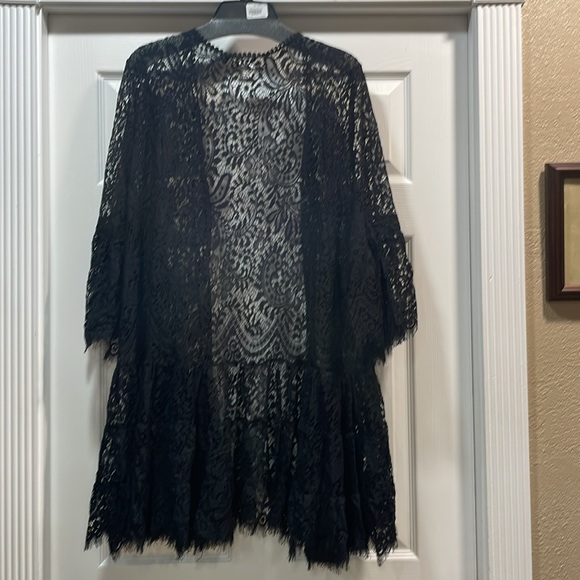 Black lace jacket with tiered bottom - Picture 5 of 5